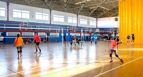 OCHO EQUIPOS MIXTOS PARTICIPAN EN EL III TORNEO DE NAVIDAD DE VOLEIBOL