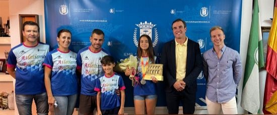 EL ALCALDE RECIBE A LAURA MARTÍNEZ SUBCAMPEONA DE ESPAÑA EN ATLETISMO