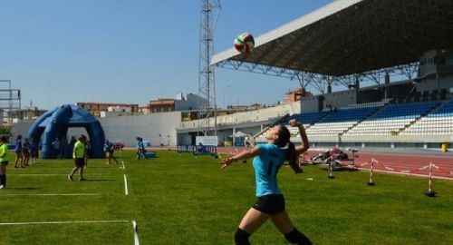 LA BOLLULLERA ADRIANA NAVARRO TRIUNFA EN EL VOLEIBOL FEMENINO