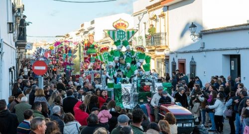 BOLLULLOS DISFRUTÓ LA TARDE DE REYES DE UNA MAGNÍFICA CABALGATA