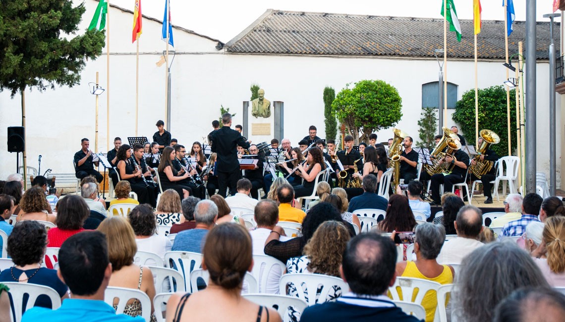 LA BANDA FILARMÓNICA CIUDAD DE BOLLULLOS INAUGURA LOS CONCIERTOS DEL VERANO 2023