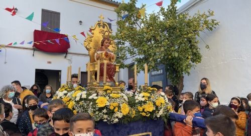 CRISTO REY VOLVIÓ A PROCESIONAR POR LAS CALLES DE BOLLULLOS