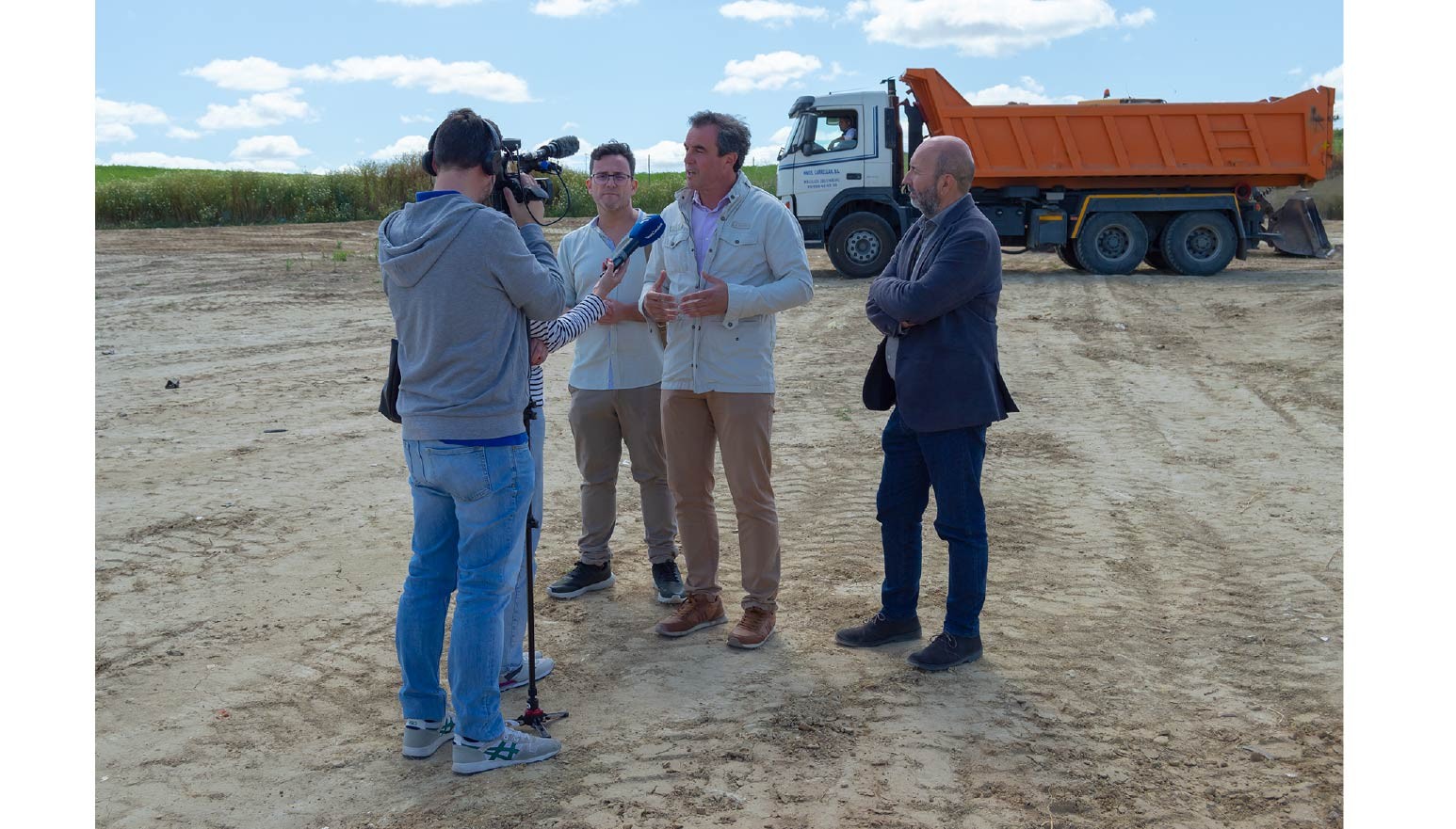 LIMPIEZA DE LOS TERRENOS DEL ARROYO CERRADA-LAS CORITAS CON CARGO AL PROYECTO GLOCLIMA