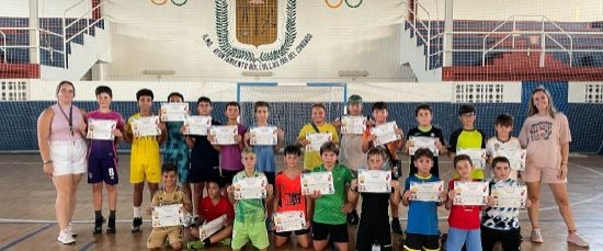 FINALIZAN LAS ACTIVIDADES DE VERANO DEL DIA DEL NIÑ@ CON UNA MINILIGUILLA DEPORTIVA