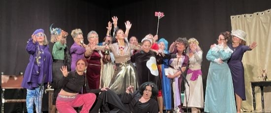 EL GRUPO DE TEATRO “DIOSAS” PONE EN ESCENA LA OBRA “YO SOY UNA REINA”