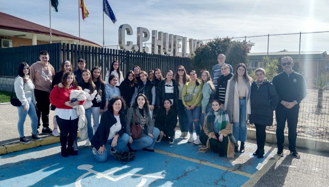 VISITA DEL ALUNMNADO DEL IES DELGADO HERNÁNDEZ AL CENTRO PENITENCIARIO DE HUELVA