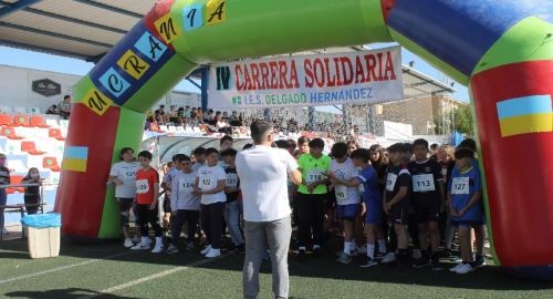 CARRERA SOLIDARIA DEL IES DELGADO HERNÁNDEZ POR UCRANIA