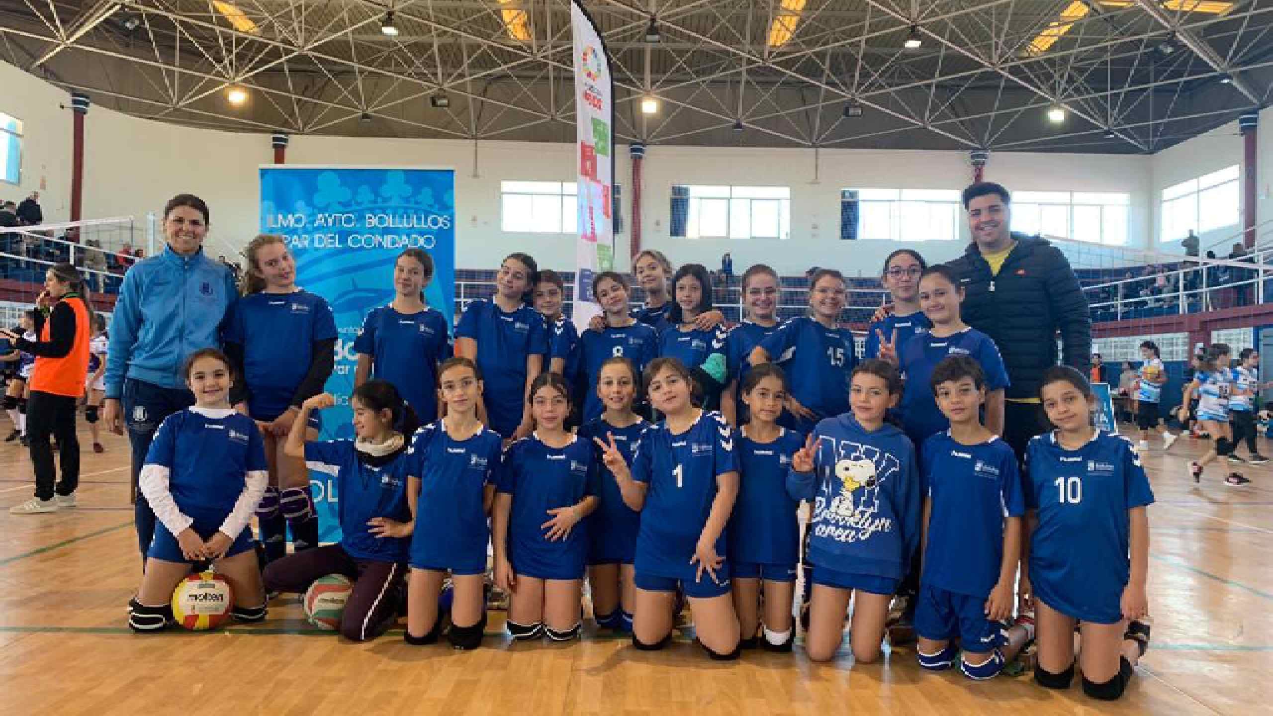 EL PABELLÓN DEPORTIVO DE BOLLULLOS ACOGE LA 2ª CONCENTRACIÓN DE MINIVOLEY