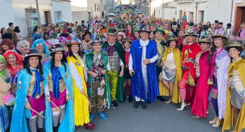 LA COMITIVA MUNICIPAL DIO EL PISTOLETAZO DE SALIDA AL CARNAVAL DE CALLES 2024