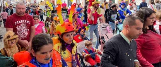 CARNAVALITO Y DOMINGO DE PIÑATA