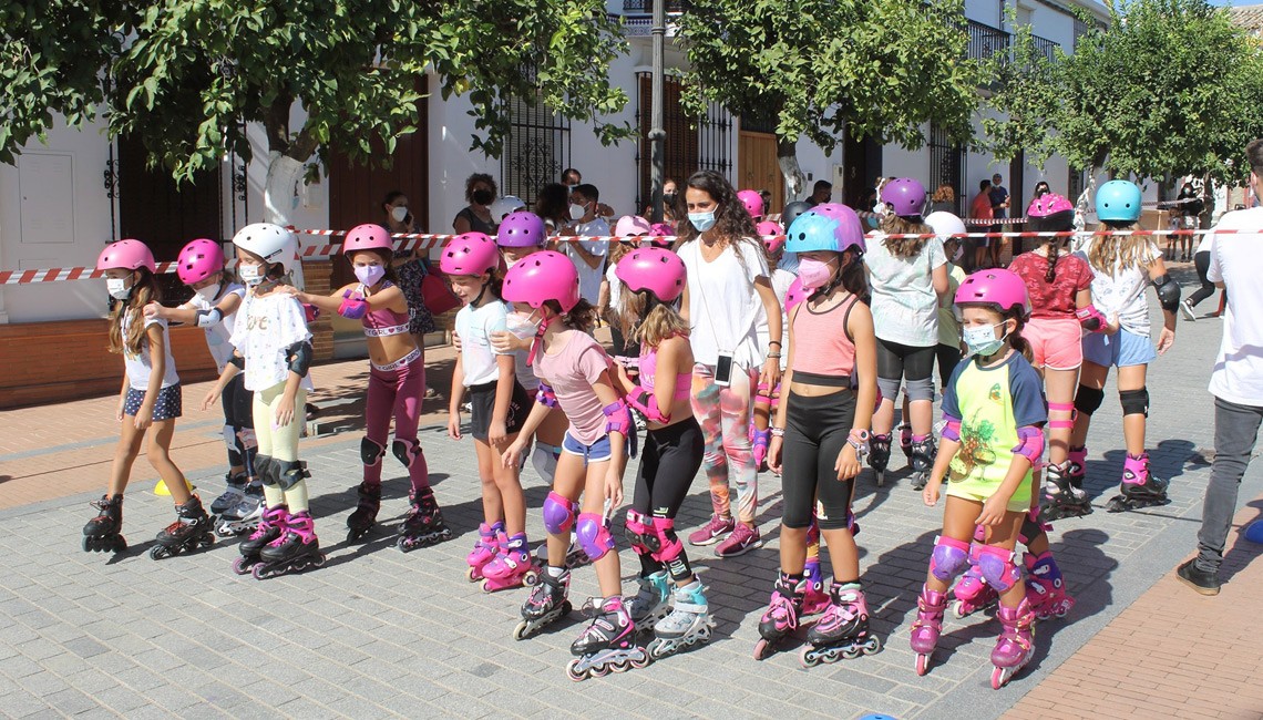 UNOS 50 NIÑOS/AS PARTICIPARON EN LA YINCANA DE PATINAJE