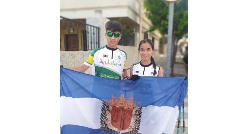 LOS BOLLULLEROS OLIVER DOMÍGUEZ Y CECILIA BENÍTEZ CAMPEONES DE ESPAÑA DE MARCHA NÓRDICA