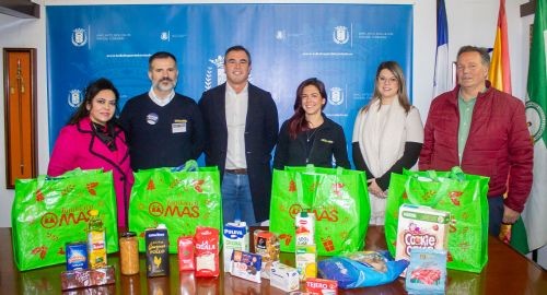 LA FUNDACIÓN DEL GRUPO MAS ENTREGA 100 CESTAS DE NAVIDAD