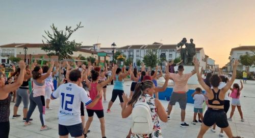 LA PLAZA PRIMERO DE MAYO SE LLENÓ DE RITMO Y ENERGÍA