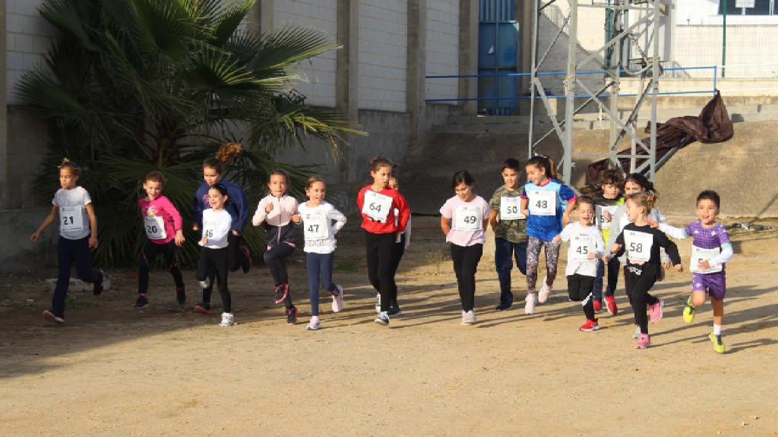 ÉXITO DE LAS MINI OLIMPIADAS DEL CLUB ATLETISMO BOLLULLOS