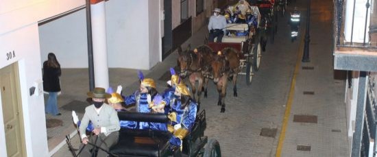 SUS MAJESTADES LOS REYES MAGOS DE ORIENTE REPARTIERON ILUSIÓN Y MAGIA POR TODO BOLLULLOS