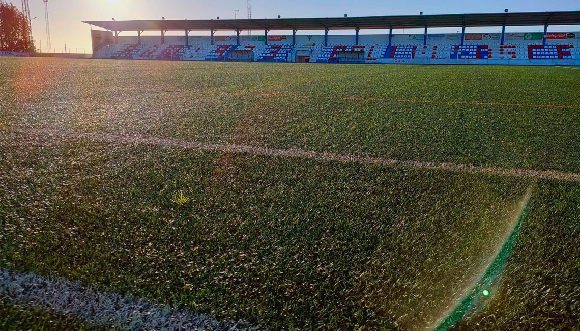 NUEVO MANTENIMIENTO DEL CÉSPED DEL ESTADIO ELOY ÁVILA CANO Y MEJORAS EN LAS INSTALACIONES