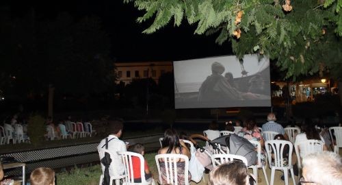 EL PARQUE MUNICIPAL ACOGIÓ ESTE DOMINGO UNA NOCHE DE CINE DE VERANO