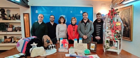 AYUNTAMIENTO Y APYME ENTREGAN EL PREMIO DEL SORTEO DE LA CAMPAÑA DE NAVIDAD