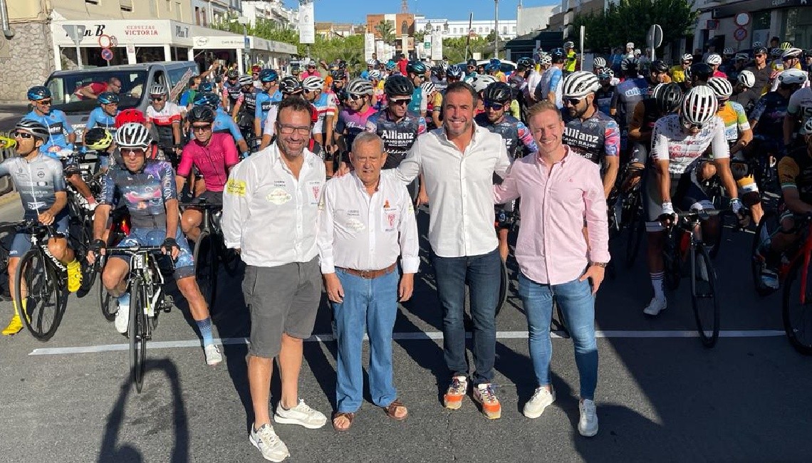 VÍCTOR PÉREZ-ABELA GANA EL LXXII GRAN PREMIO BOLLULLOS DE CICLISMO