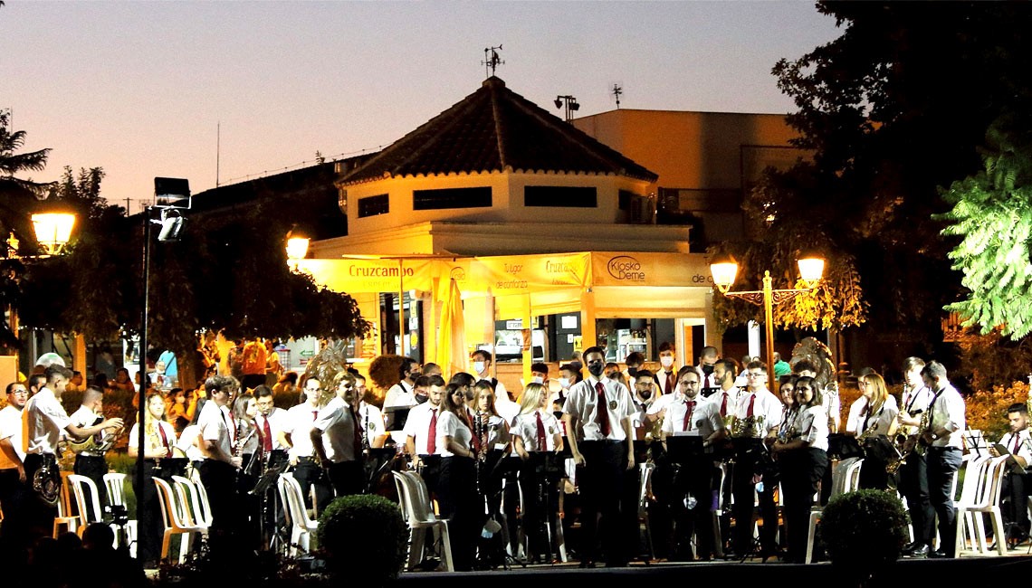 LA BANDA FILARMÓNICA CIUDAD DE BOLLULLOS PONE COLOFÓN A UN VERANO DE MÚSICA