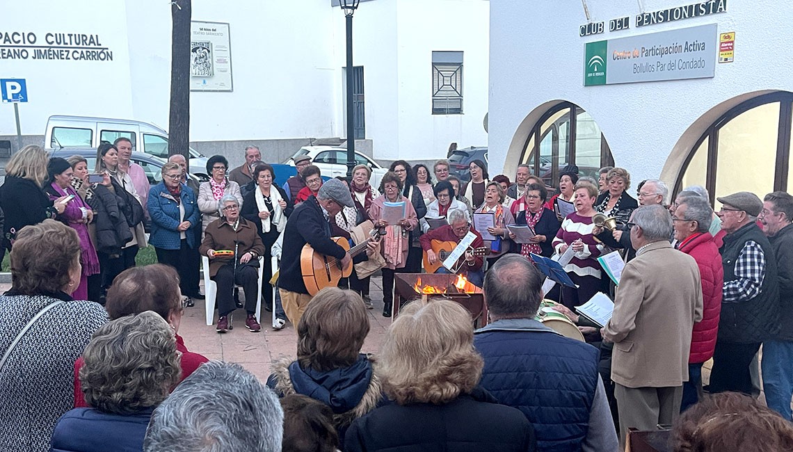 MERIENDA NAVIDEÑA EN EL CENTRO DE ADULTOS DEL MUNICIPIO