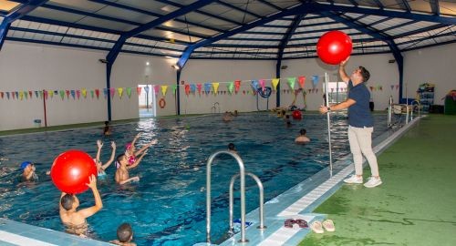 BOLLULLOS DISFRUTÓ DE LA PRIMERA JORNADA DE PUERTAS ABIERTAS EN LA PISCINA MUNICIPAL