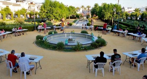 EL PARQUE MUNICIPAL SE CONVIRTIÓ EN UN ‘GRAN TABLERO’ PARA EL SEGUNDO DÍA DE AJEDREZ EN LA CALLE