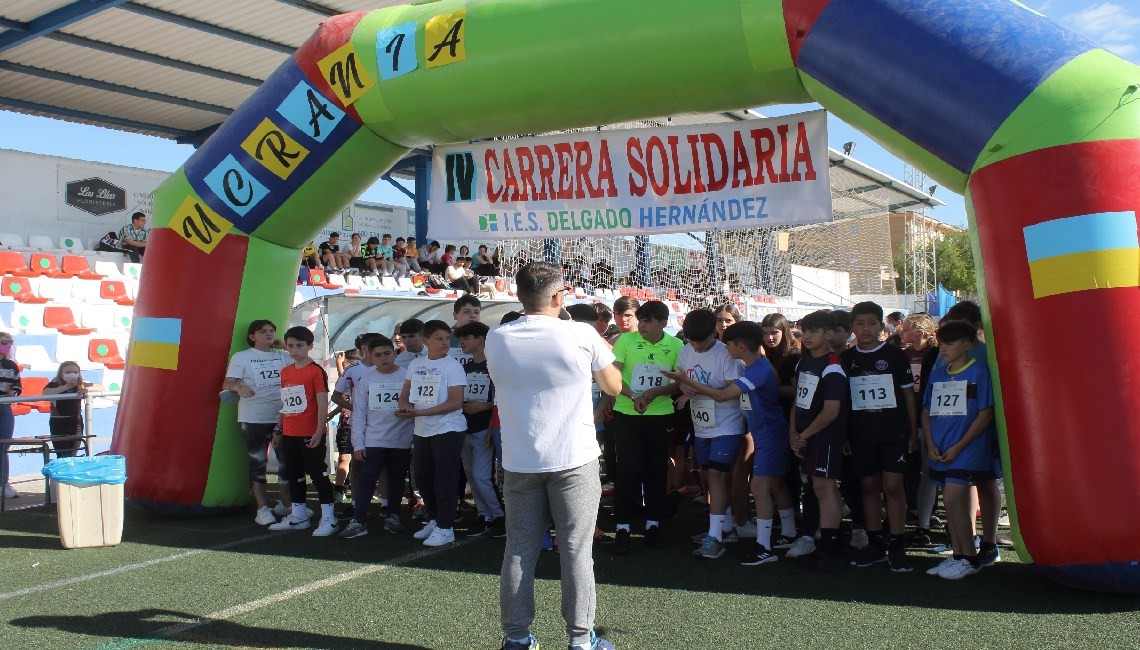 CARRERA SOLIDARIA DEL IES DELGADO HERNÁNDEZ POR UCRANIA