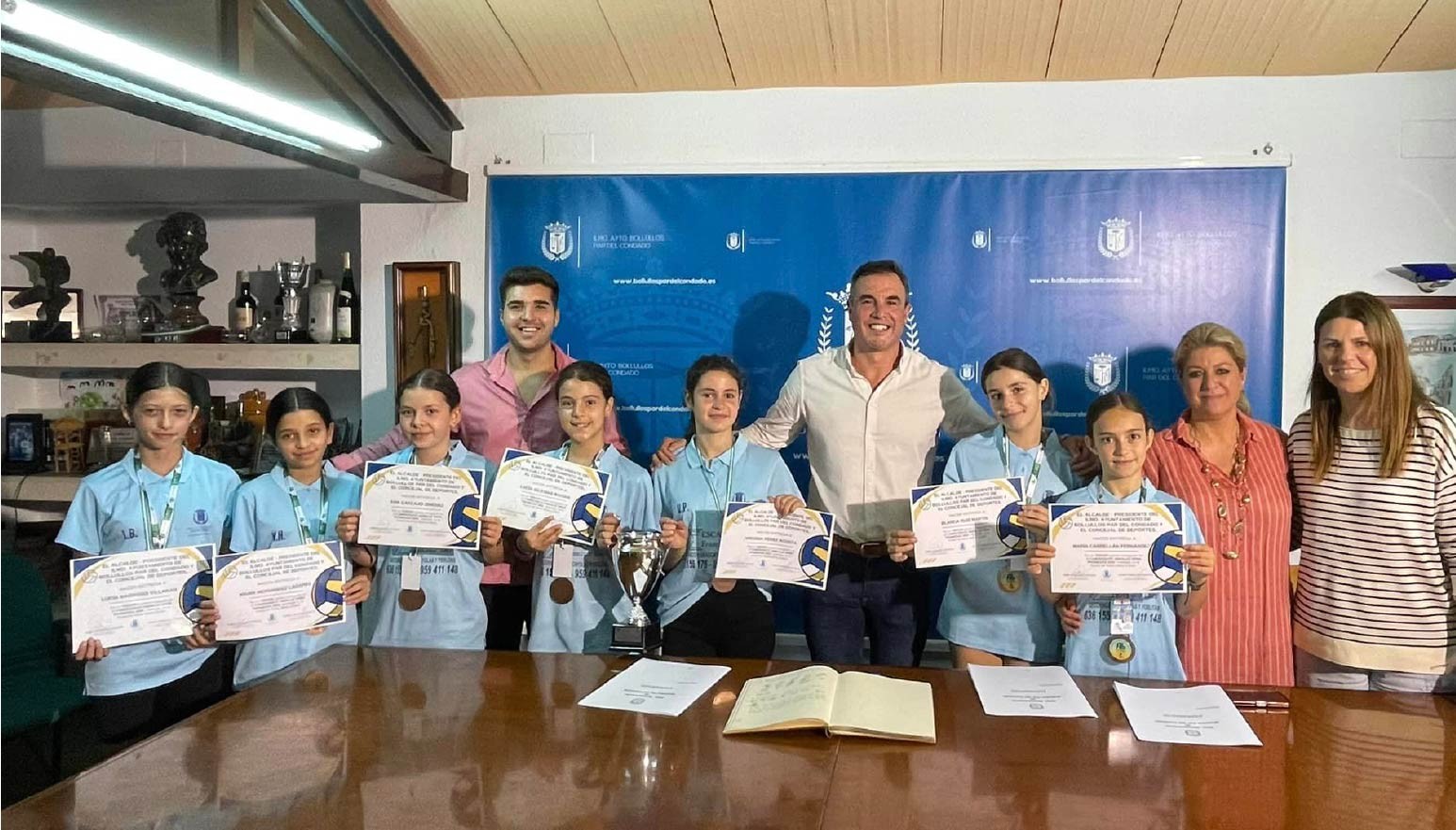 RECONOCIMIENTO A NUESTRAS ALEVINES DE VOLEY SELECCIONADAS EN EL OPEN PROMESAS ANDALUZ