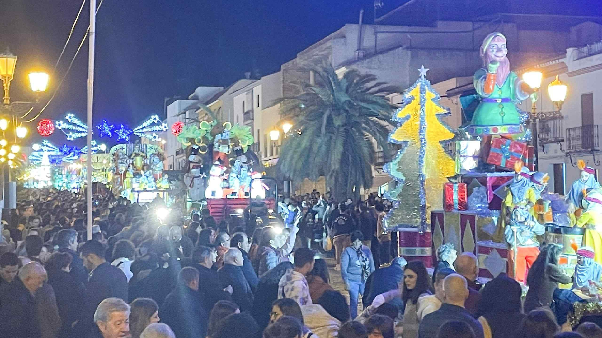 LA CABALGATA DE REYES REPARTIÓ MAGIA E ILUSIÓN POR LAS CALLES DE BOLLULLOS