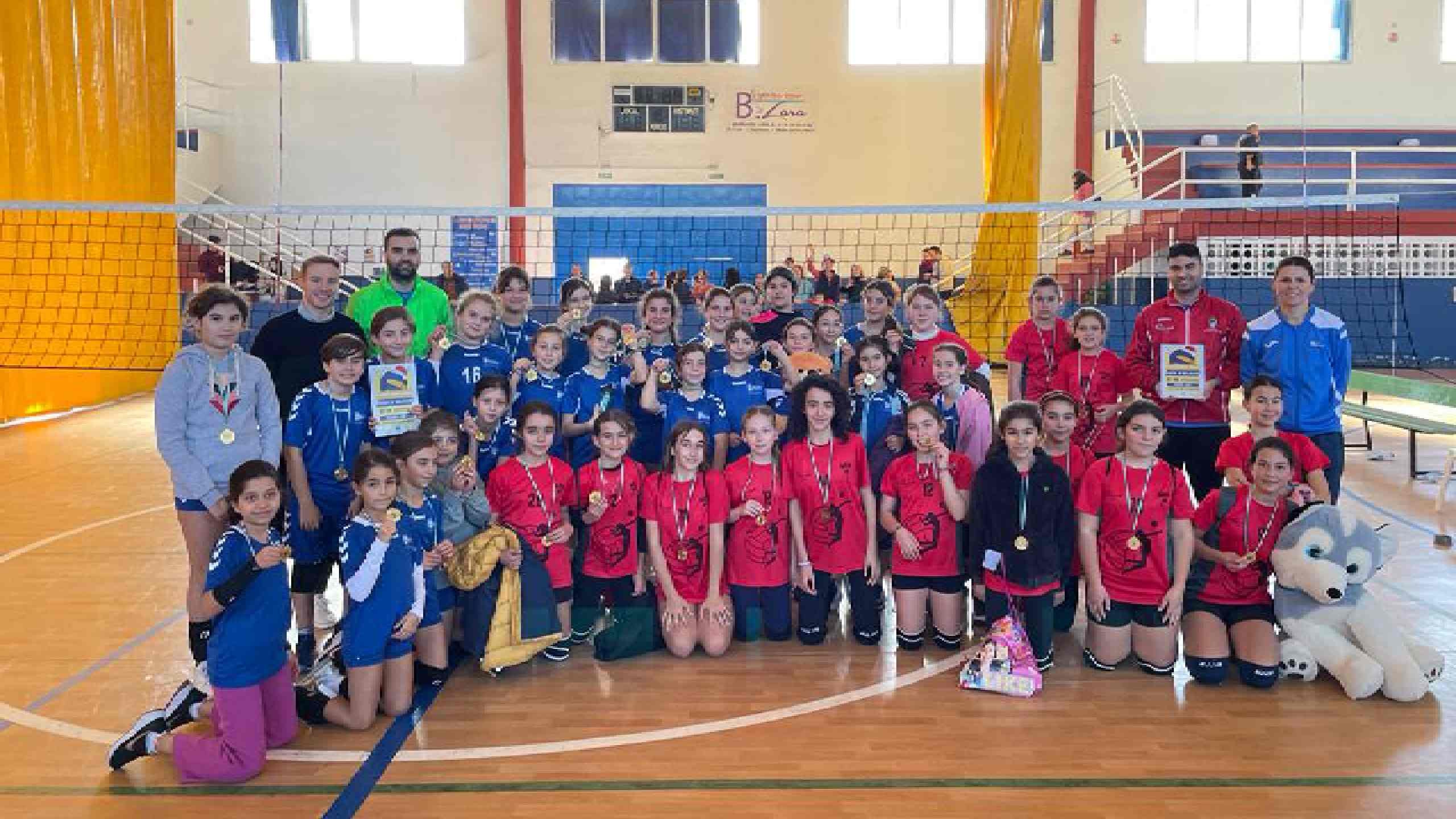 CELEBRACIÓN DEL IV TORNEO NAVIDEÑO DE VOLEIBOL