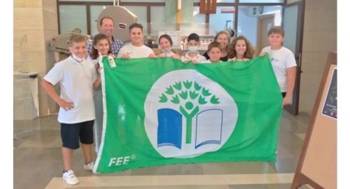 BANDERA VERDE AL CEIP LAS VIÑAS DE BOLLULLOS POR CUARTO AÑO CONSECUTIVO