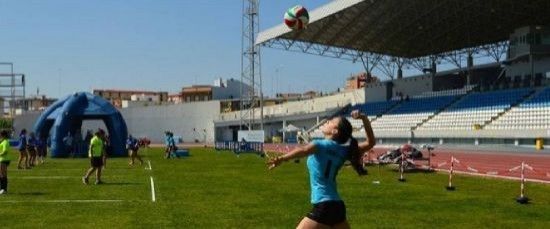 LA BOLLULLERA ADRIANA NAVARRO TRIUNFA EN EL VOLEIBOL FEMENINO