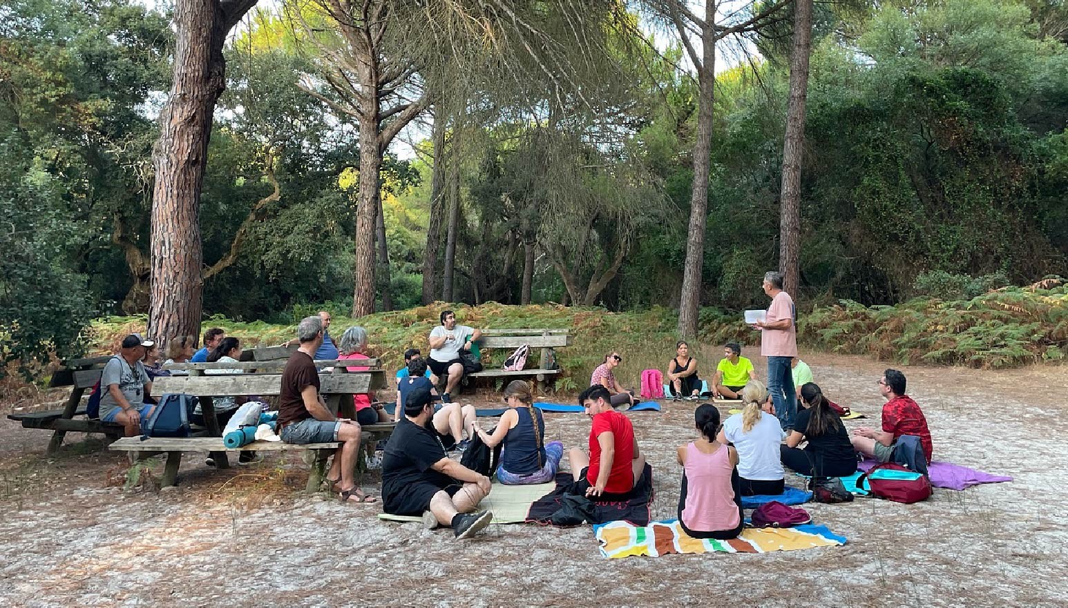 BOLLULLEROS VIVEN LA EXPERIENCIA DEL BAÑO DE BOSQUE EN DOÑANA