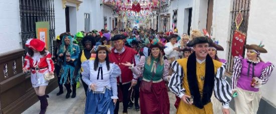 LA COMITIVA INICIA UN MULTITUDINARIO CARNAVAL DE CALLES 2023