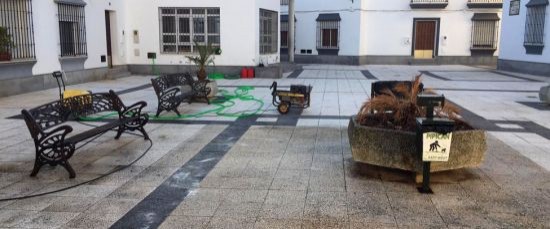 DESPUÉS DE UNOS AÑOS DE ABANDONO EL AYUNTAMIENTO ACTÚA EN LA PLAZA DE LA VERACRUZ