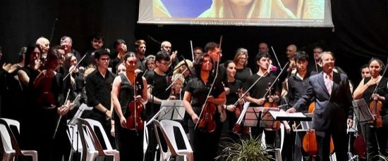 ESPLENDIDO CONCIERTO DE LA ORQUESTA MANUEL DE FALLA Y LA CORAL POLIFONICA