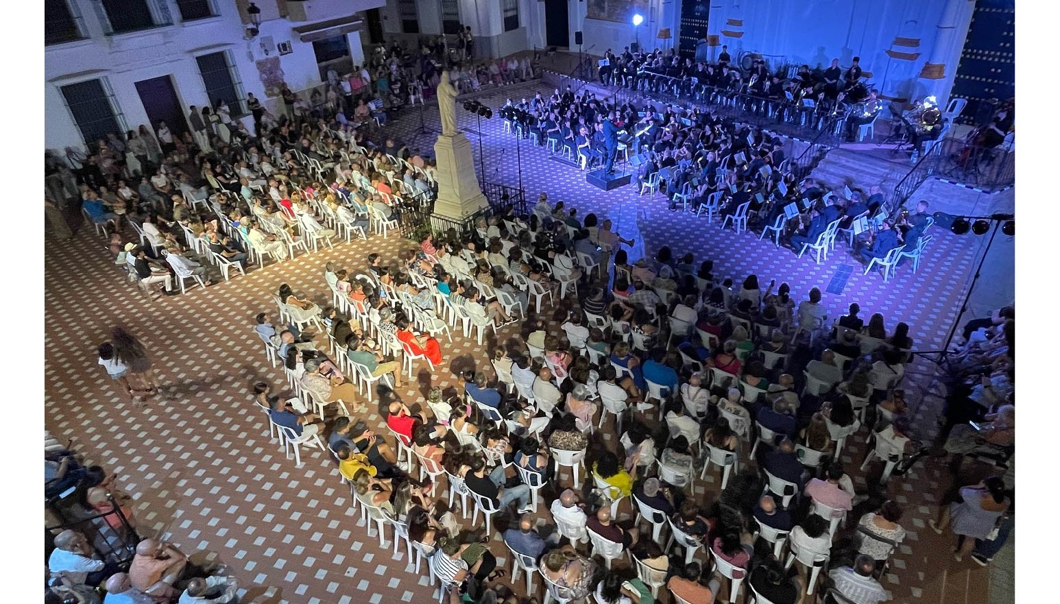 LA PLAZA DEL SAGRADO CORAZÓN VIBRÓ CON LA ESPECTACULAR OBRA “EL TITÁN”