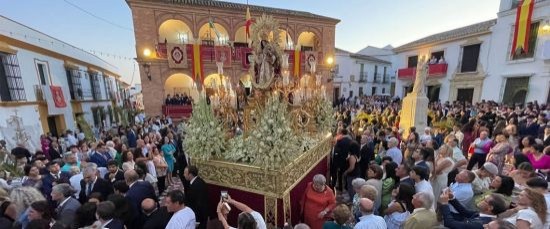 LA CORPORACIÓN MUNICIPAL ACOMPAÑÓ A NUESTRA PATRONA EN SU RECORRIDO PROCESIONAL