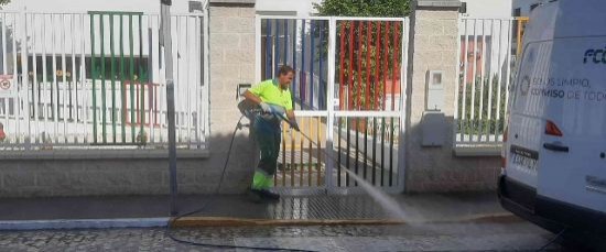 LIMPIEZA INTENSIVA EN LOS ACCESOS DE LOS CENTROS EDUCATIVOS DE CARA AL INICIO DEL CURSO ESCOLAR.