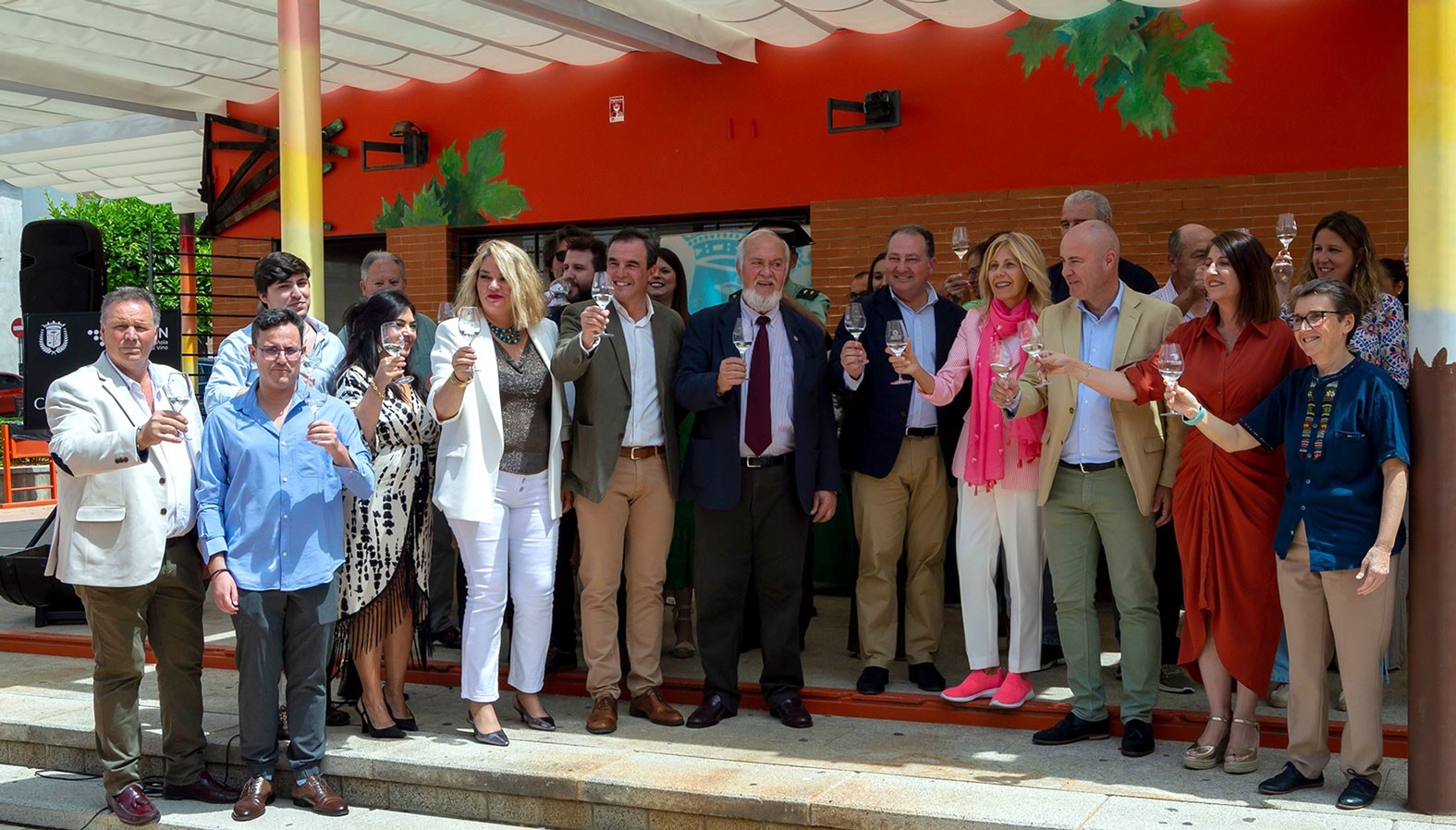 BRINDIS COLECTIVO EN BOLLULLOS POR LA D.O DE VINOS DEL CONDADO DE HUELVA