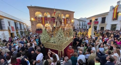 LA CORPORACIÓN MUNICIPAL ACOMPAÑÓ A NUESTRA PATRONA EN SU RECORRIDO PROCESIONAL