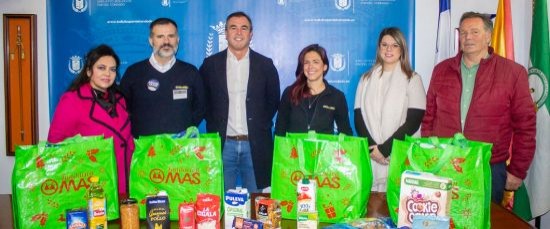 LA FUNDACIÓN DEL GRUPO MAS ENTREGA 100 CESTAS DE NAVIDAD