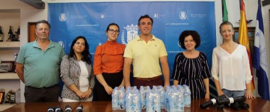 DOS AUTOCARES Y AGUA PARA LOS PEREGRINOS DE LA HERMANDAD DEL ROCÍO DE BOLLULLOS.