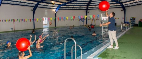 BOLLULLOS DISFRUTÓ DE LA PRIMERA JORNADA DE PUERTAS ABIERTAS EN LA PISCINA MUNICIPAL