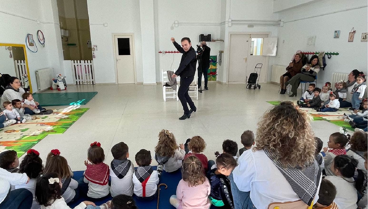 DÍA DEL FLAMENCO EN LA GUARDERÍA MUNICIPAL CÁNDIDA MAYA