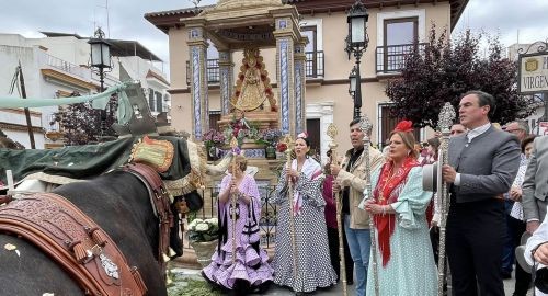 LA HERMANDAD DEL ROCÍO DE BOLLULLOS COMIENZA SU PEREGRINAR HACIA LA ALDEA