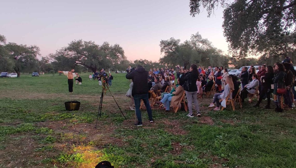 LA PLAZA DE LA IGLESIA Y LA DEHESA SE CONVIRTIERON EN ESCENARIOS AL AIRE LIBRE