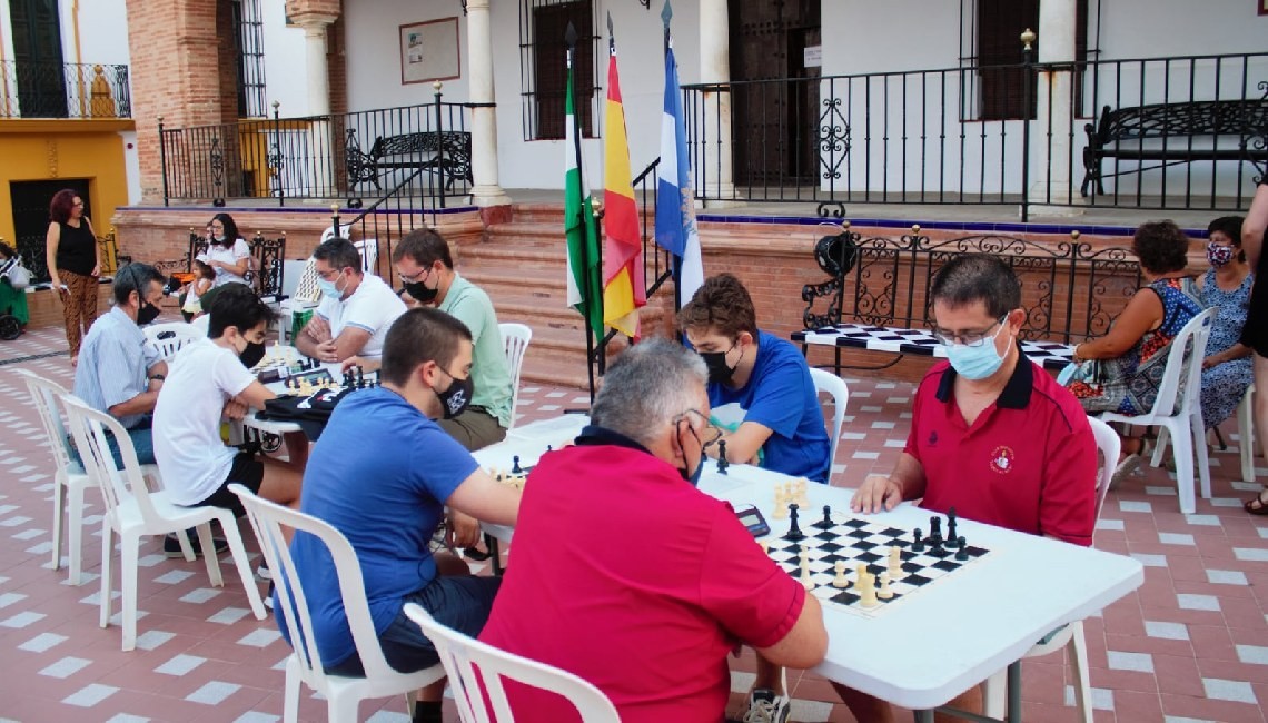 ‘AJEDREZ EN LA CALLE’ CONCLUYE CON LA ENTREGA DE UN DIPLOMA A LOS PARTICIPANTES